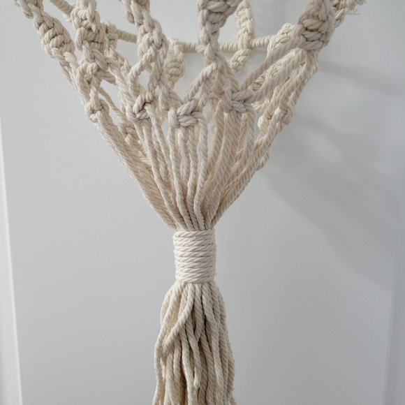 Macrame plant hanger off white 7.5" diameter and 29" high nwot - Picture 2 of 3
